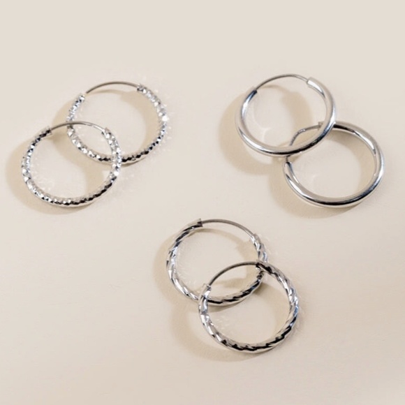 NEW Francesca’s Small Silver Reema Huggie Hoops Earring Set - Picture 2 of 2
